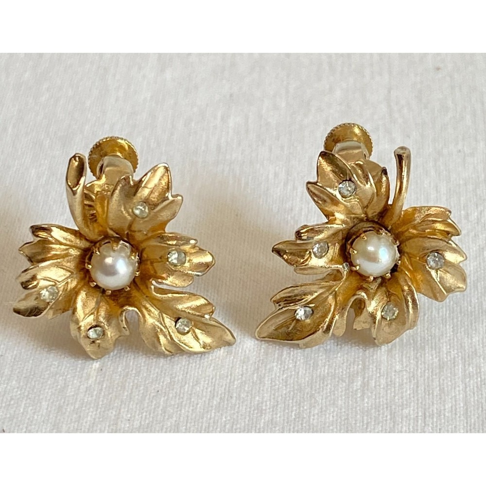 💎Coro Signed Vintage Gold Tone Faux Pearl Clear Rhinestone Leaf Clip On